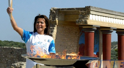 קנוסוס. הלפיד האולימפי הגיע לשם (רויטרס ) קנוסוס. הלפיד האולימפי הגיע לשם (רויטרס )