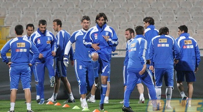 סמארס מוביל את החבורה היוונית (גיא בן זיו)