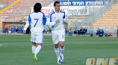 מאור בוזגלו במדי הנבחרת הצעירה. בבוגרת הוא לא מספיק הזדמנויות (אלעד ירקון) מאור בוזגלו במדי הנבחרת הצעירה. בבוגרת הוא לא מספיק הזדמנויות (אלעד ירקון)