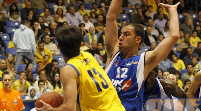 כספי מנסה לעלות על טפירו (אמיר לוי)