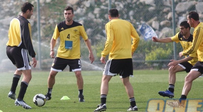 בנאדו והחברים. &qout; (גיא בן זיו) בנאדו והחברים. &qout; (גיא בן זיו)