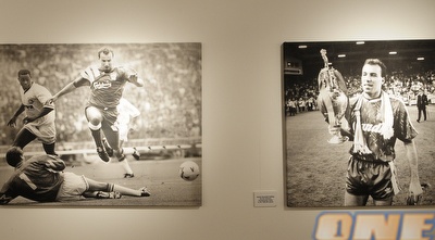 רוני רוזנטל עם הגביע מהאליפות האחרונה של ליברפול (אלעד ירקון) רוני רוזנטל עם הגביע מהאליפות האחרונה של ליברפול (אלעד ירקון)