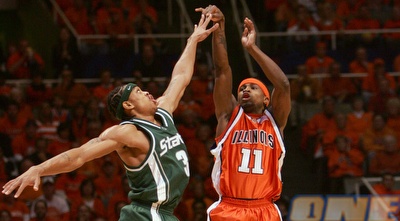 די ושון בראון. חברים עוד מהתיכון (GettyImages) די ושון בראון. חברים עוד מהתיכון (GettyImages)