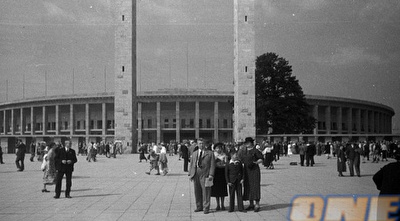 אולימפיאדה בגרמניה הנאצית. הולנדר זכה לתשבוחות על שידוריו (