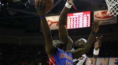 וויל ביינום קולע מעל בן וואלאס (GettyImages) וויל ביינום קולע מעל בן וואלאס (GettyImages)