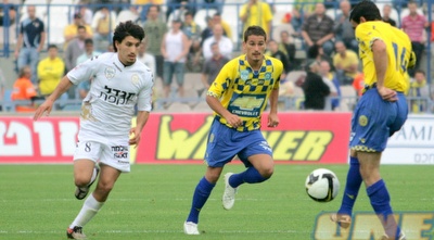 אלמוג כהן (משמאל). מעורר עניין גם בישראל וגם בחו&qout;ל (אור שפונדר) אלמוג כהן (משמאל). מעורר עניין גם בישראל וגם בחו&qout;ל (אור שפונדר)