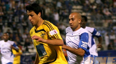 אייל שן רודף אחרי עידן טל (שי לוי) אייל שן רודף אחרי עידן טל (שי לוי)