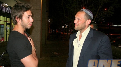 גומא אגאייר. &qout; (רועי גלדסטון)