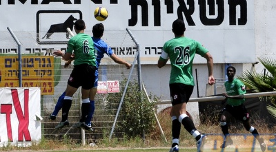 מאבק אווירי. היום בפ&qout;ת (אלעד ירקון)