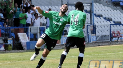סוליליך ו-וקנין לאחר השער. היום בפ&qout;ת (אלעד ירקון)