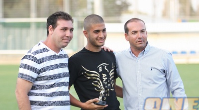 הענקת גביעים בטקס סיום העונה בנשר (עמית מצפה) הענקת גביעים בטקס סיום העונה בנשר (עמית מצפה)