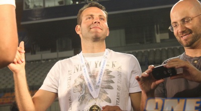 שמעון גרשון בחגיגות הזכיה בגביע עם בית&qout;ר ירושלים (גיא בן זיו) שמעון גרשון בחגיגות הזכיה בגביע עם בית&qout;ר ירושלים (גיא בן זיו)