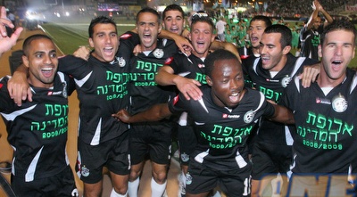 &qout;הלילה, לילה, לילה, שמחה גדולה הלילה&qout; (עמית מצפה)