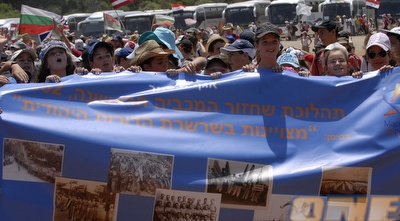 ילדי תנועת &qout;מכבי צעיר&qout; במהלך השיחזור (אלעד ירקון)