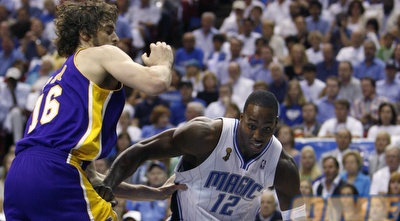 הווארד עובר את גאסול. פתח נהדר את הרבע השני (רויטרס) הווארד עובר את גאסול. פתח נהדר את הרבע השני (רויטרס)