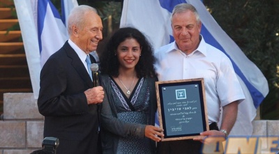 הנשיא שמעון פרס עם טויבין ופיינגולד. נקווה שלא נזדקק לעוד מעשי גבורה  (גיא בן זיו)
