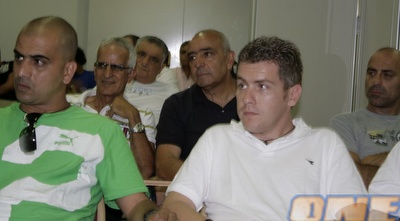מנחם נידם צופה בהגרלת גביע הטוטו בהתאחדות (אור שפונדר)