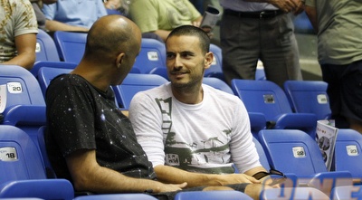 גיא זוארץ מנחה הישרדות הגיע לתמוך בנבחרת (אמיר לוי) גיא זוארץ מנחה הישרדות הגיע לתמוך בנבחרת (אמיר לוי)