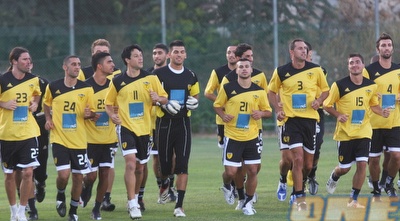 שחקני בית&qout;ר. ממשיכים להתאמן כרגיל (גיא בן זיו) שחקני בית&qout;ר. ממשיכים להתאמן כרגיל (גיא בן זיו)