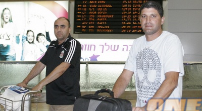 נג&acute;ואן גרייב נוחת עם הקבוצה (אמיר לוי)