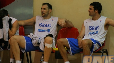 קוקיה וקוזי´קרו ברגע של מנוחה (יעל מרגלית) קוקיה וקוזי´קרו ברגע של מנוחה (יעל מרגלית)