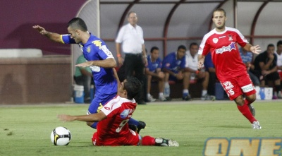 אחמד קאסום יורד לתאקל. הזדמנות מצויינת לחלוץ סכנין (תומר גבאי) אחמד קאסום יורד לתאקל. הזדמנות מצויינת לחלוץ סכנין (תומר גבאי)