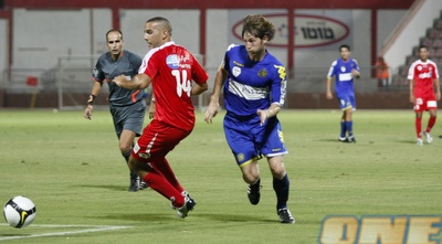 ייני מול בנון. קשר מכבי הוחלף לאחר חצי שעה (תומר גבאי) ייני מול בנון. קשר מכבי הוחלף לאחר חצי שעה (תומר גבאי)