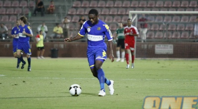 מאיוקה עם הכדור. לא מצליח להכניע את כהן (תומר גבאי) מאיוקה עם הכדור. לא מצליח להכניע את כהן (תומר גבאי)