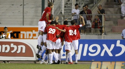 הפועל ב&qout;ש חוגגת. אופיר: &qout;הקבוצה חייבת להיות למעלה&qout; (תומר גבאי) הפועל ב&qout;ש חוגגת. אופיר: &qout;הקבוצה חייבת להיות למעלה&qout; (תומר גבאי)