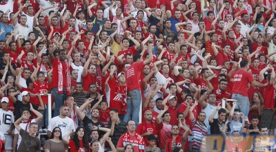 אוהדי הפועל ב&qout;ש. קבוצתם נרתמת למאבק באלימות ובגזענות (תומר גבאי)