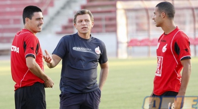 ז´אן טלסניקוב עם דוד רביבו ויוסי אופיר (תומר גבאי) ז´אן טלסניקוב עם דוד רביבו ויוסי אופיר (תומר גבאי)