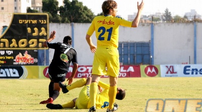 שרן ייני כועס לפני שקיבל את הצהוב (קובי אליהו)