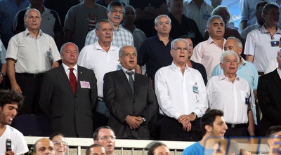 אבי לוזון. יילך על מאמן זר? (עמית מצפה) אבי לוזון. יילך על מאמן זר? (עמית מצפה)