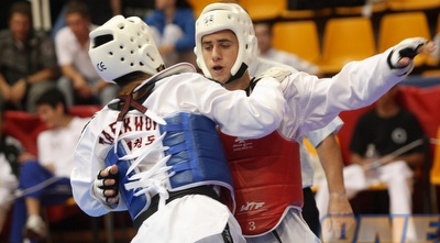 ארז שמיע באדום מול פאנאיוטיס מקפריסין (גיא בן זיו) ארז שמיע באדום מול פאנאיוטיס מקפריסין (גיא בן זיו)