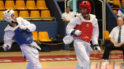 בן אהרון בכחול מול תאיר הגרמני (גיא בן זיו) בן אהרון בכחול מול תאיר הגרמני (גיא בן זיו)