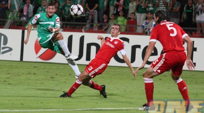 מוחמד גאדיר מנסה בעיטה. החיפאים לא חדים ולא מדוייקים(עמית מצפה) מוחמד גאדיר מנסה בעיטה. החיפאים לא חדים ולא מדוייקים(עמית מצפה)