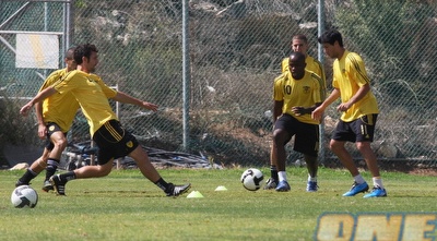 טל ובנאדו באימון בית&qout;ר. הותיקים צריכים לעזור לצעירים (גיא בן זיו)