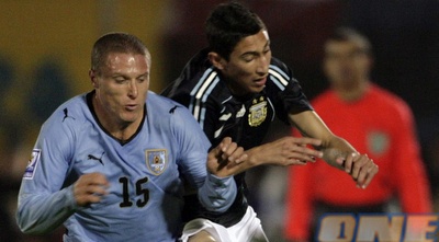 פרז ודי מאריה נאבקים. משחק אגרסיבי (רויטרס) פרז ודי מאריה נאבקים. משחק אגרסיבי (רויטרס)