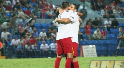 שחקני אשדוד חוגגים את שער היתרון (רועי גלדסטון)