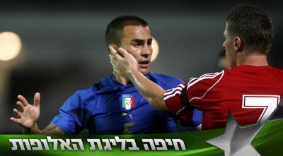 קנאברו במדי איטליה. הגנת אלופת העולם היא ההגנה של יובנטוס (רויטרס)