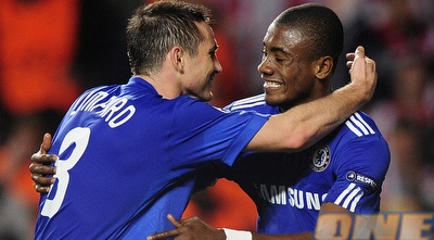 למפארד מחבק את קאלו לאחר השער (רויטרס)