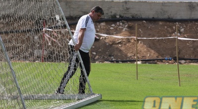 שום באימון. מעודד את שחקניו (גיא בן זיו)