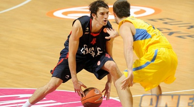 ויזנייבסקי שומר על ריבאס הערב בוויטוריה (GettyImages) ויזנייבסקי שומר על ריבאס הערב בוויטוריה (GettyImages)