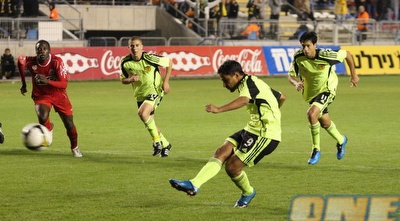 ברק יצחקי מדייק מהנקודה הלבנה (גיא בן זיו)