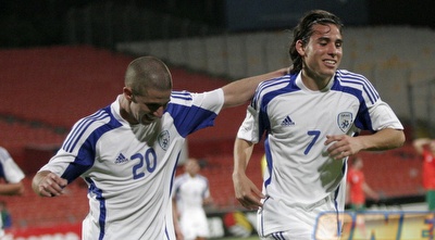 ורד ואסולין מאושרים אחרי השער השלישי (אמיר לוי)