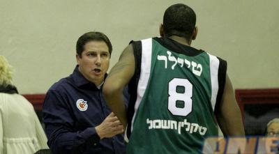 טיירל עם אשכנזי, על פי סטרונג - הבין את מקומו בקבוצה (אמיר לוי) טיירל עם אשכנזי, על פי סטרונג - הבין את מקומו בקבוצה (אמיר לוי)