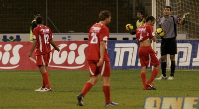 רעננה לא מבינה איך ספגה שער בתוספת הזמן (אמיר לוי) רעננה לא מבינה איך ספגה שער בתוספת הזמן (אמיר לוי)