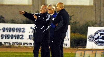 יוסי אבוקסיס עם ניסים בכר במהלך האימון (אלעד ירקון) יוסי אבוקסיס עם ניסים בכר במהלך האימון (אלעד ירקון)