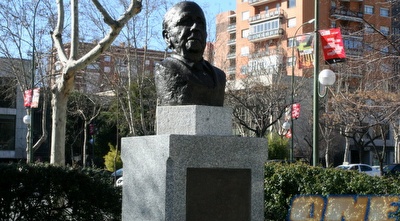 פסל של סנטיאגו ברנבאו (שרון קביליו)
