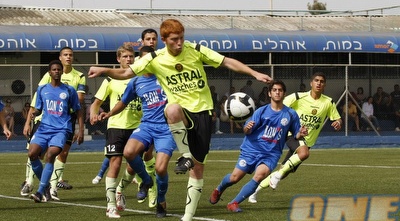 בן קוואז מרחיק (שי לוי)